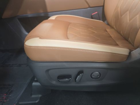 New 2026 Nissan Pathfinder Platinum image 28