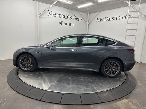 Used 2018 Tesla Model 3 Mid Range image 4