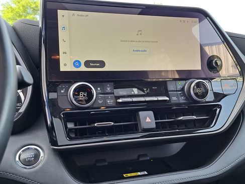 Used 2023 Toyota Highlander XLE image 10