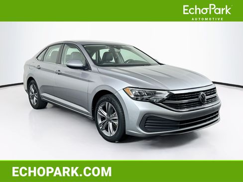 Used 2024 Volkswagen Jetta SE FWD image 1