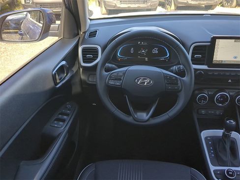 New 2025 Hyundai Venue Limited image 18