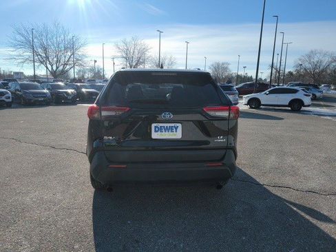 Used 2022 Toyota RAV4 LE image 4