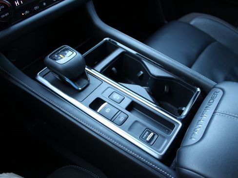 Used 2022 Nissan Pathfinder SL w/ SL Premium Package image 28