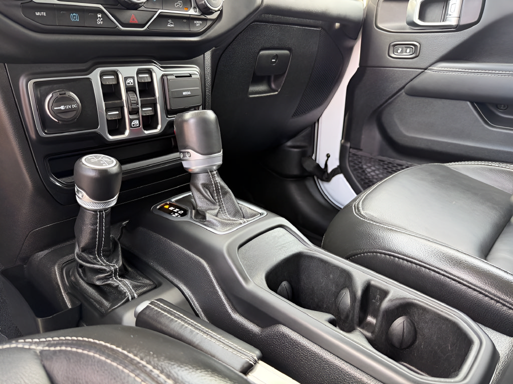 Used 2022 Jeep Wrangler Unlimited Sahara AWD/4WD image 52