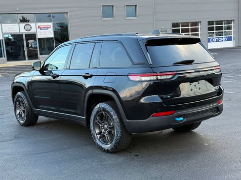 Used 2024 Jeep Grand Cherokee Trailhawk w/ Advanced Protech Group II AWD/4WD image 6