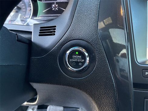 Used 2017 Ford Explorer XLT image 29