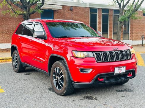 Used 2017 Jeep Grand Cherokee Trailhawk image 4