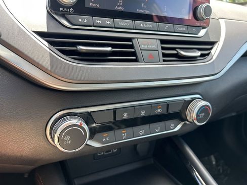 Used 2025 Nissan Altima 2.5 SR AWD/4WD image 35