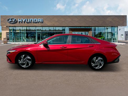 Used 2025 Hyundai Elantra Limited FWD image 3