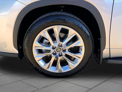 Used 2025 Toyota Highlander Limited AWD/4WD image 11