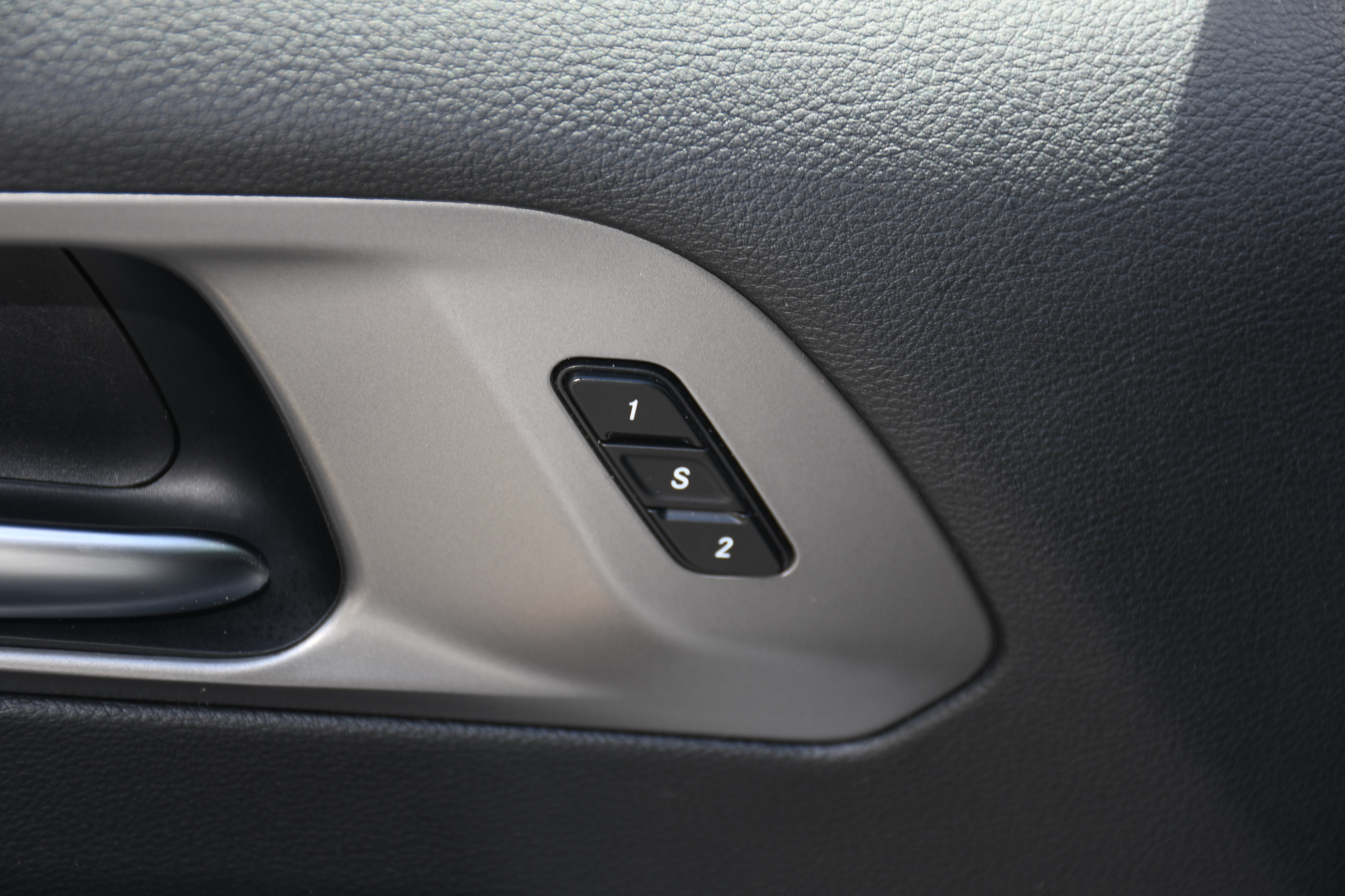 Used 2025 Chrysler Pacifica Select FWD image 11