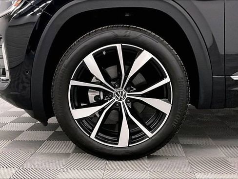 Used 2025 Volkswagen Atlas SEL Premium R-Line image 10