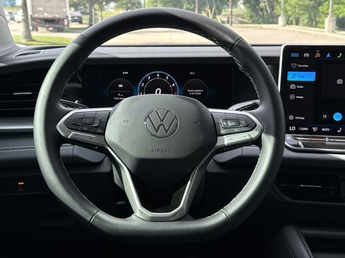 Certified 2026 Volkswagen Tiguan SE FWD image 38