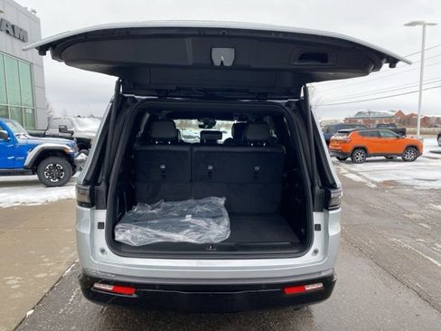 New 2026 Jeep Grand Wagoneer Limited w/ 8-Passenger Seating Package AWD/4WD image 26