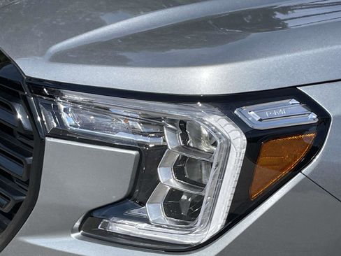 Certified 2024 GMC Terrain SLE w/ Driver Convenience Package AWD/4WD image 9