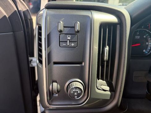 Used 2018 Chevrolet Silverado 1500 LT w/ Texas Edition RWD image 5