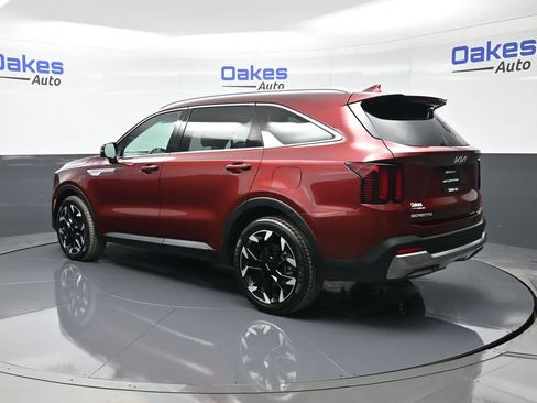 Certified 2025 Kia Sorento EX w/ Panoramic Sunroof Package image 6