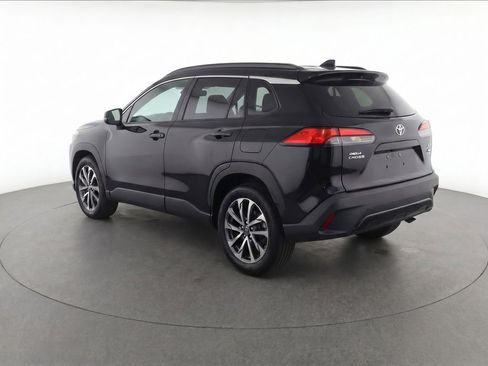 Used 2022 Toyota Corolla Cross XLE w/ Convenience Package AWD/4WD image 3