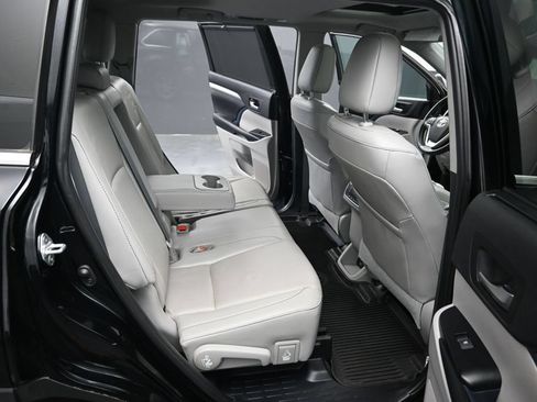 Used 2019 Toyota Highlander XLE AWD/4WD image 36