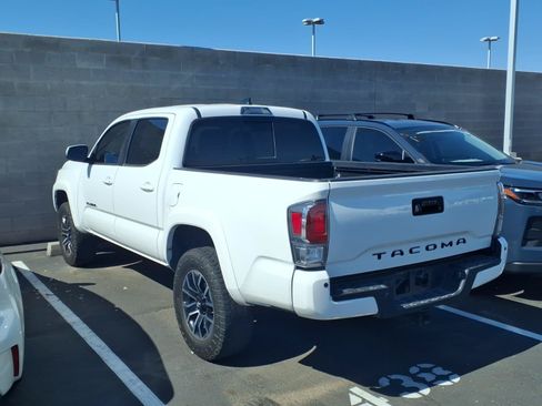 Used 2020 Toyota Tacoma TRD Sport w/ Technology Package AWD/4WD image 4