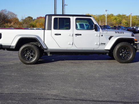 Used 2022 Jeep Gladiator Willys image 15