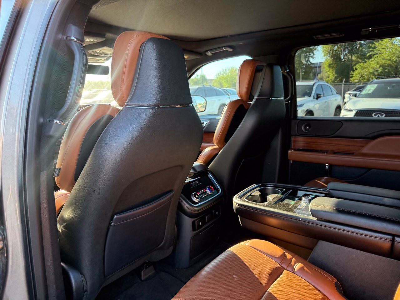 Used 2018 Lincoln Navigator Reserve w/ Technology Package AWD/4WD image 11