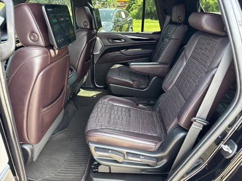 Used 2023 Cadillac Escalade Premium Luxury Platinum AWD/4WD image 16