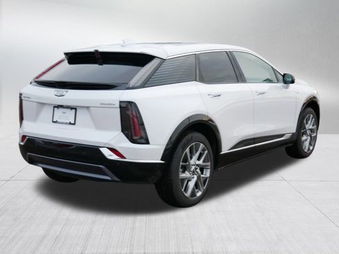 Certified 2025 Cadillac Optiq Luxury 2 w/ LPO, Floor Liner Package image 6