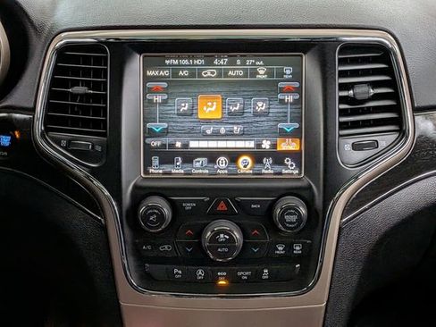 Used 2017 Jeep Grand Cherokee Limited w/ Luxury Group II image 28