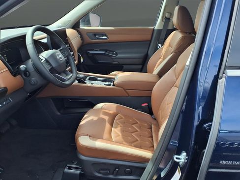 New 2026 Nissan Pathfinder Platinum AWD/4WD image 44