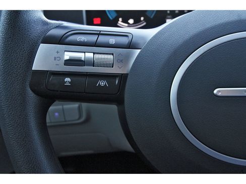 Used 2025 Hyundai Tucson SE FWD image 18