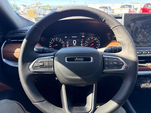 Used 2025 Jeep Compass Limited AWD/4WD image 12