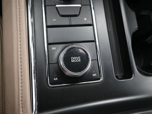 Used 2024 Ford Expedition Max XLT image 17