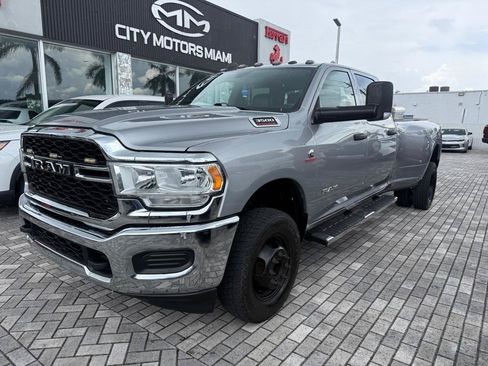 Used 2022 RAM 3500 Tradesman w/ Chrome Appearance Group AWD/4WD image 3