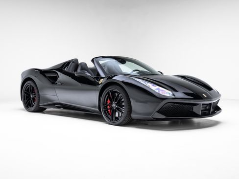 Used 2018 Ferrari 488 Spider image 3