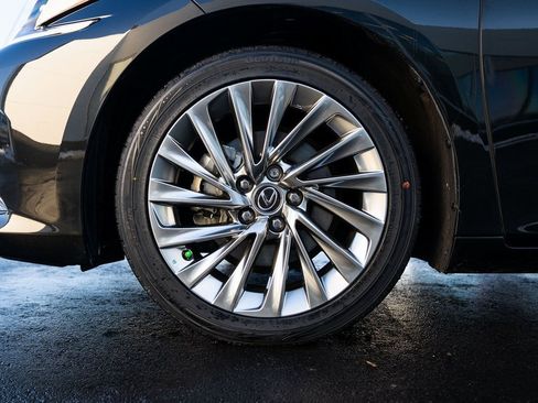 Used 2023 Lexus ES 300h Ultra Luxury image 7