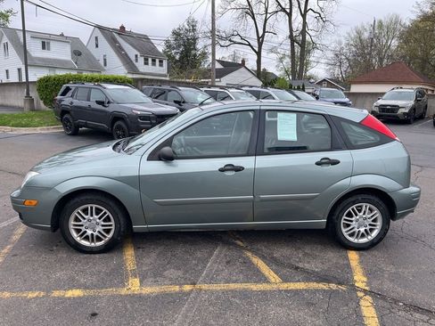 Used 2006 Ford Focus ZX5 Hatchback FWD image 8