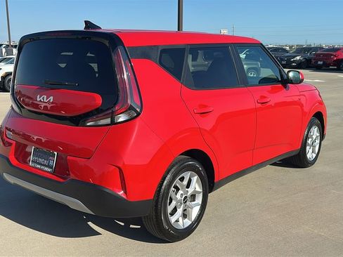 Used 2025 Kia Soul LX w/ LX Technology Package image 12