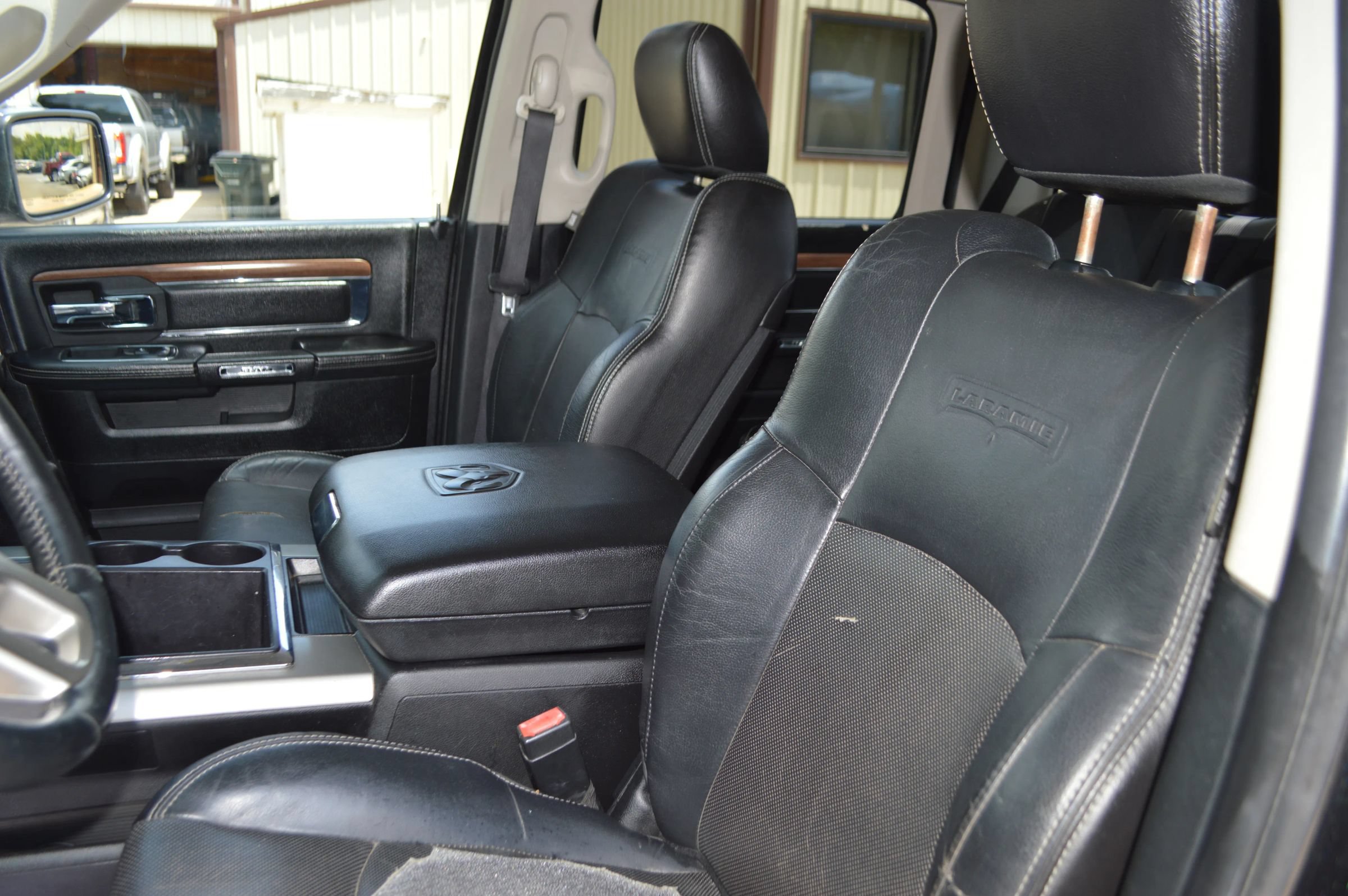 Used 2015 RAM 1500 Laramie w/ Convenience Group AWD/4WD image 16