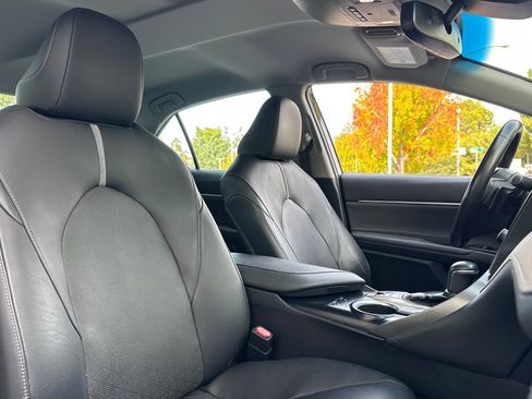 Used 2018 Toyota Camry XSE FWD image 25