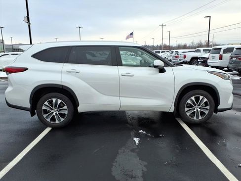 Used 2022 Toyota Highlander XLE image 31