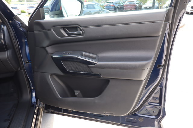 Used 2024 Nissan Pathfinder SV FWD image 28