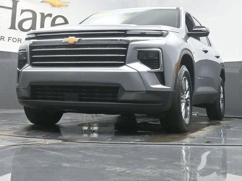 Used 2025 Chevrolet Traverse LT image 56