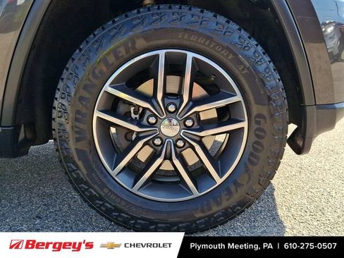 Used 2017 Jeep Grand Cherokee Limited w/ Luxury Group II AWD/4WD image 10