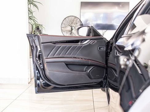 Used 2021 Maserati Ghibli RWD image 34