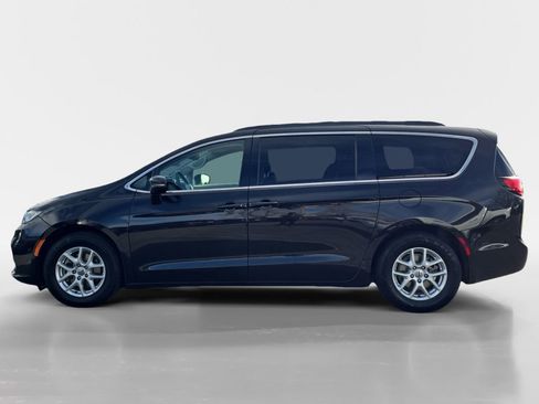 Used 2022 Chrysler Pacifica Touring-L image 2
