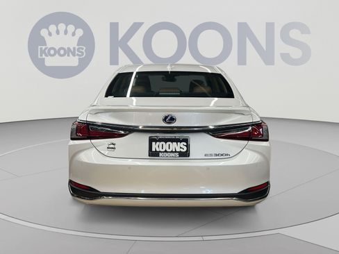 Used 2022 Lexus ES 300h w/ Accessory Package FWD image 5