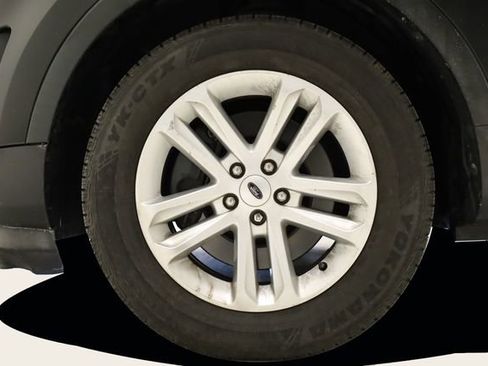 Used 2017 Ford Explorer XLT image 9