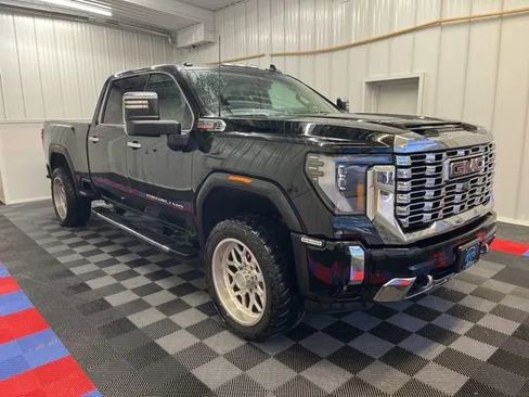 Used 2024 GMC Sierra 2500 Denali image 2