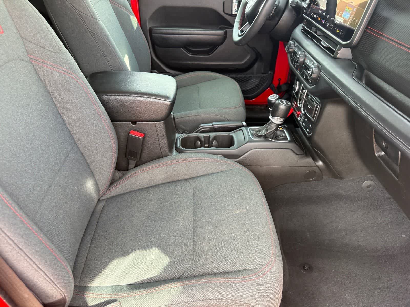 Used 2024 Jeep Wrangler Unlimited Rubicon AWD/4WD image 31